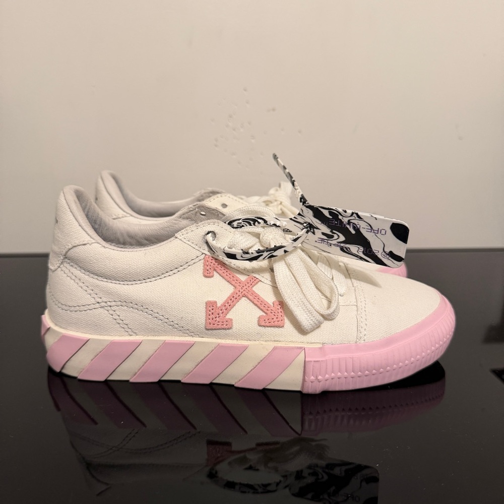 Off-White Sneakers in White and Pink 6